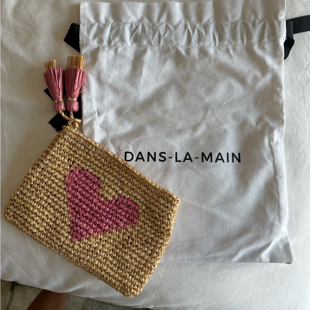 Dans La Main Heart Clutch